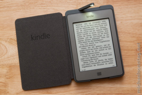 Amazon Kindle Lederhülle mit Leseleuchte - Aufgeklappt
