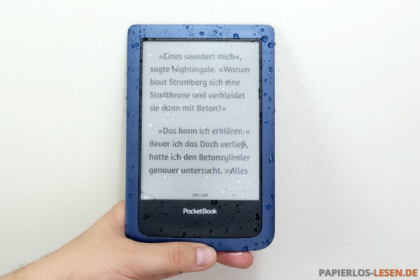 PocketBook-Aqua(640)_unter_der_Dusche