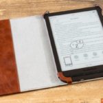 PocketBook "Cover COMFORT brown"-Hülle: Geöffnet mit noch aufgeklappten oberen Ecken